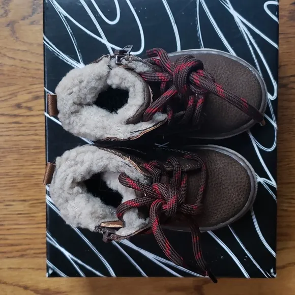 NIB Max   Jake Steven Boot Brown Kid's Zip Up Boot Size 5 Toddler