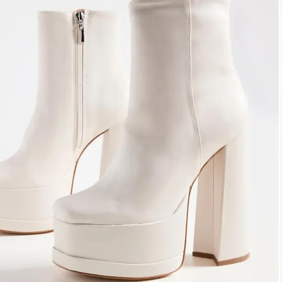 NIB Schutz Selene Platform Booties ankle boots Pearl white 7 Hot Nappa Leather