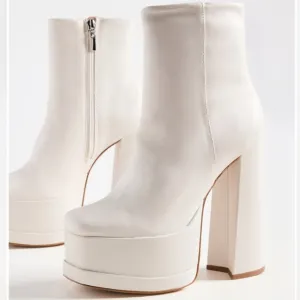 NIB Schutz Selene Platform Booties ankle boots Pearl white 7 Hot Nappa Leather