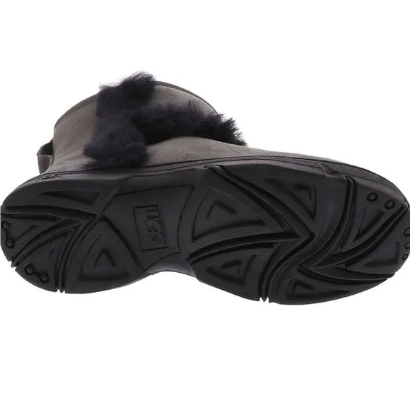 NIB! UGG women sunburst mini boots