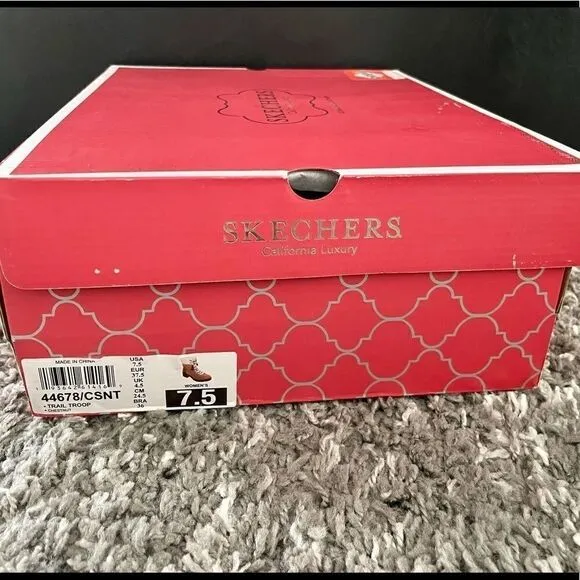 NIB Skechers Mid Sherpa Boots