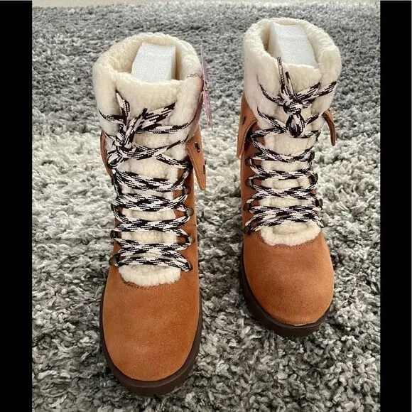 NIB Skechers Mid Sherpa Boots