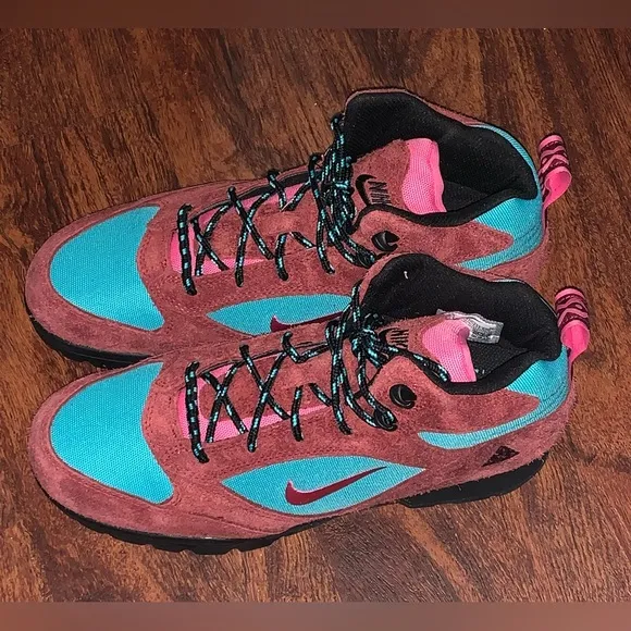 Nike ACG boots