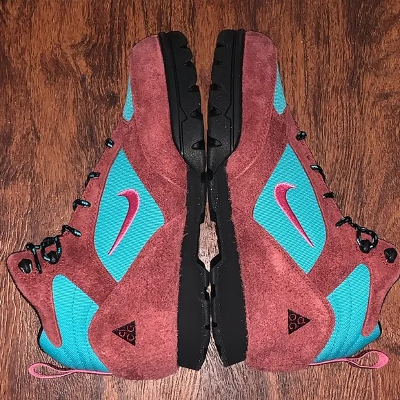 Nike ACG boots