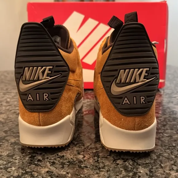 Nike Air Max winter wheat sneakerboot 90 EUC 10.5 Sneakers