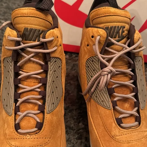 Nike Air Max winter wheat sneakerboot 90 EUC 10.5 Sneakers