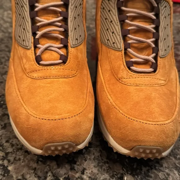 Nike Air Max winter wheat sneakerboot 90 EUC 10.5 Sneakers