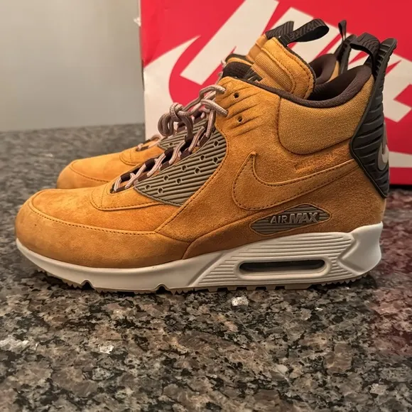 Nike Air Max winter wheat sneakerboot 90 EUC 10.5 Sneakers