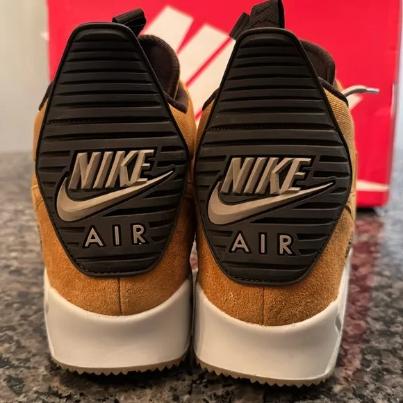Nike Air Max winter wheat sneakerboot 90 EUC 10.5 Sneakers