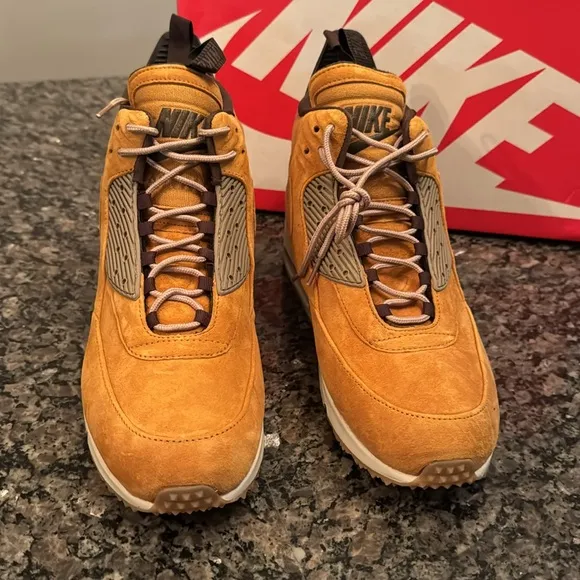 Nike Air Max winter wheat sneakerboot 90 EUC 10.5 Sneakers