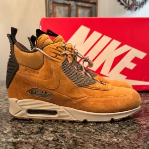 Nike Air Max winter wheat sneakerboot 90 EUC 10.5 Sneakers