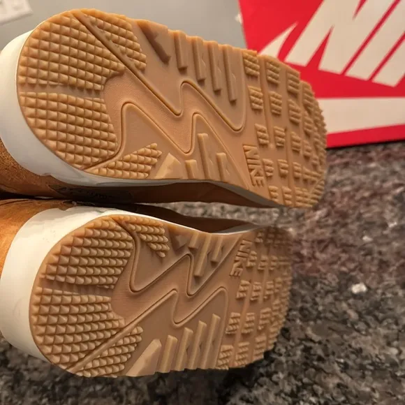 Nike Air Max winter wheat sneakerboot 90 EUC 10.5 Sneakers
