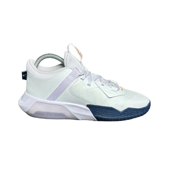 Nike Air Zoom Crossover GS 'White Barely Grape' Kids Basketball Shoe Sz 6Y Multi