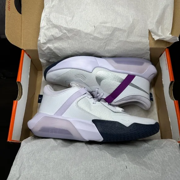 Nike Air Zoom Crossover GS 'White Barely Grape' Kids Basketball Shoe Sz 6Y Multi