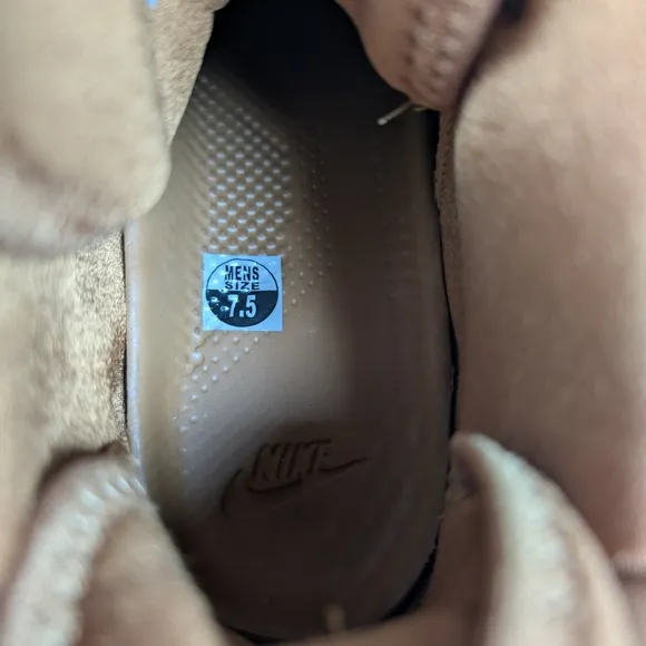 Nike Court Borough Mid Winter Wheat Tan / Brown Men's Size 7.5 or 7 1/2 Like New