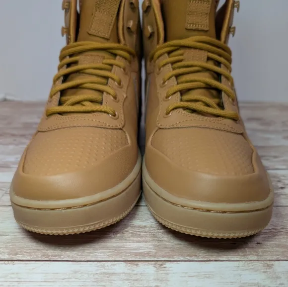 Nike Court Borough Mid Winter Wheat Tan / Brown Men's Size 7.5 or 7 1/2 Like New