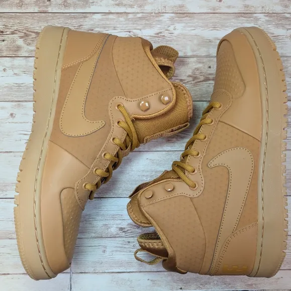 Nike Court Borough Mid Winter Wheat Tan / Brown Men's Size 7.5 or 7 1/2 Like New
