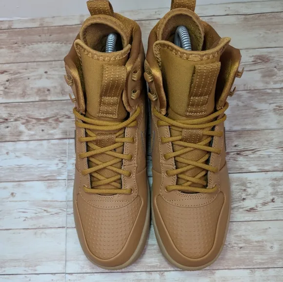 Nike Court Borough Mid Winter Wheat Tan / Brown Men's Size 7.5 or 7 1/2 Like New