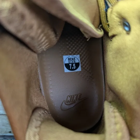 Nike Court Borough Mid Winter Wheat Tan / Brown Men's Size 7.5 or 7 1/2 Like New