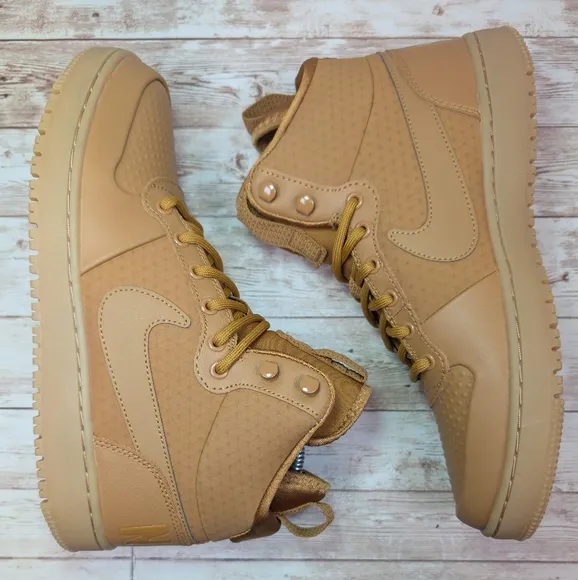 Nike Court Borough Mid Winter Wheat Tan / Brown Men's Size 7.5 or 7 1/2 Like New