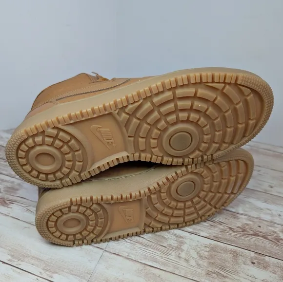 Nike Court Borough Mid Winter Wheat Tan / Brown Men's Size 7.5 or 7 1/2 Like New