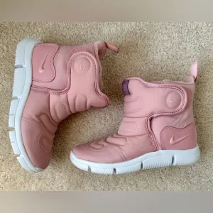 Nike Novice Snow Boots - Little Kids Size: 13 C - Pink Glaze