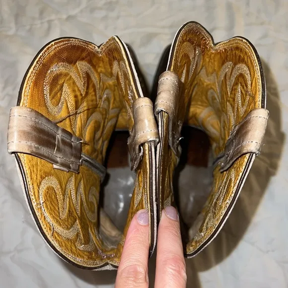 Nocona Boots Cowboy men size 10 EE cream khaki and brown