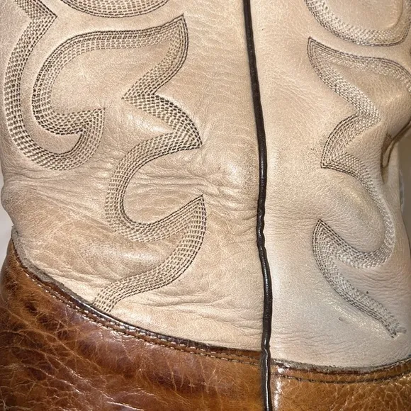Nocona Boots Cowboy men size 10 EE cream khaki and brown