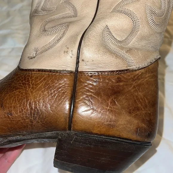 Nocona Boots Cowboy men size 10 EE cream khaki and brown