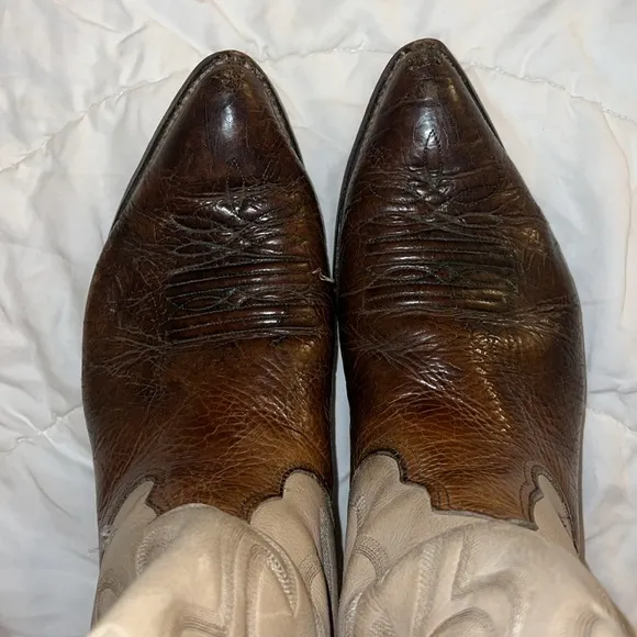 Nocona Boots Cowboy men size 10 EE cream khaki and brown