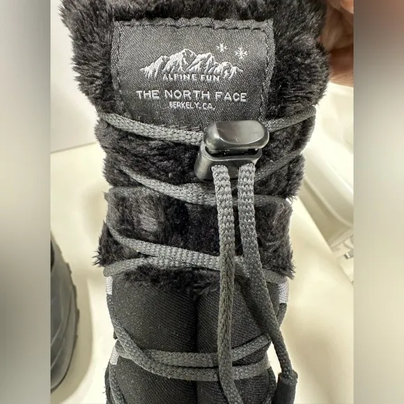 North Face Heat Seeker 200 Gram Insulation Black Snow Boots Women 5 Waterproof