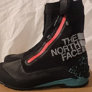 North Face Summit Series Cayesh FUTURELIGHT Boots Black Men Size 10 New No Lid