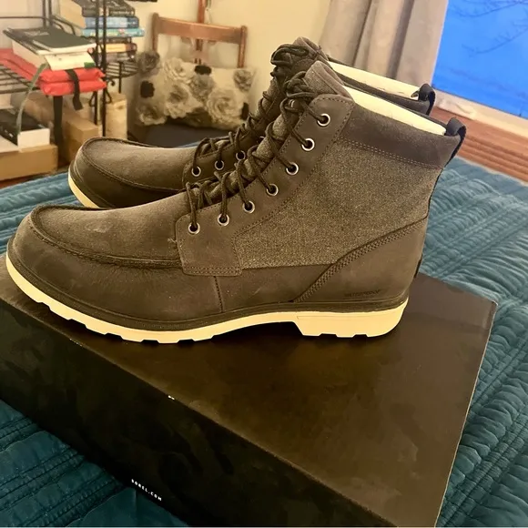NWB Sorel Carson Moc Coal&amp; Oatmeal Waterproof Boots, size 15!
