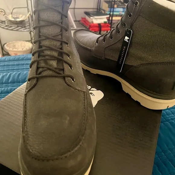 NWB Sorel Carson Moc Coal&amp; Oatmeal Waterproof Boots, size 15!