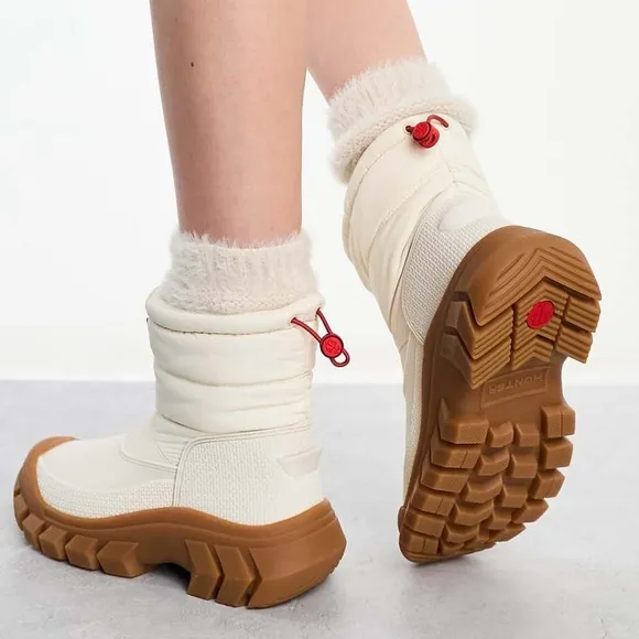 NWOB Hunter Intrepid Insulated Short Snow Bootie in White Willow &amp; Gum Size 11