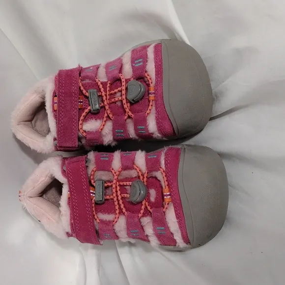 NWOB Keen Girls Fruit Dove/Ballet Slipper Newport Shoe Winter Fur Sneaker Size 8