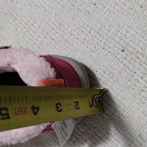 NWOB Keen Girls Fruit Dove/Ballet Slipper Newport Shoe Winter Fur Sneaker Size 8