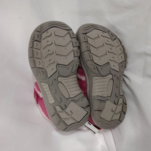 NWOB Keen Girls Fruit Dove/Ballet Slipper Newport Shoe Winter Fur Sneaker Size 8