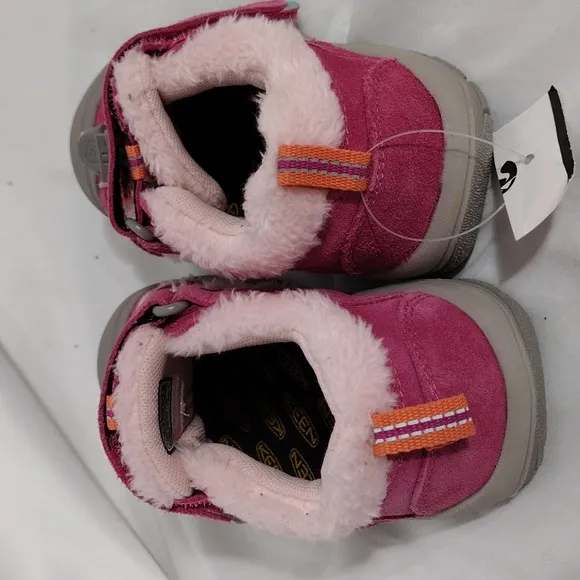 NWOB Keen Girls Fruit Dove/Ballet Slipper Newport Shoe Winter Fur Sneaker Size 8