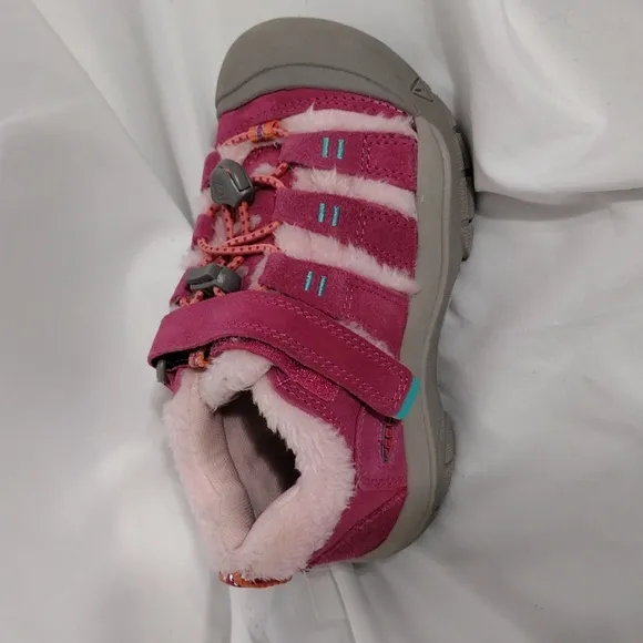 NWOB Keen Girls Fruit Dove/Ballet Slipper Newport Shoe Winter Fur Sneaker Size 8