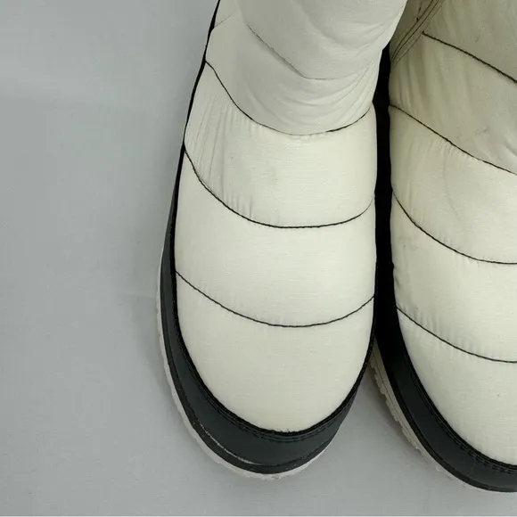 NWOB LL Bean Women's White Nylon Ultralight Quilted Insulated  Boots Size 10M