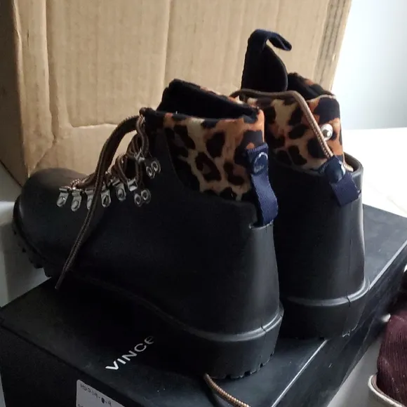 Nwob Women's Black Hiking Boots