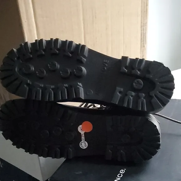 Nwob Women's Black Hiking Boots