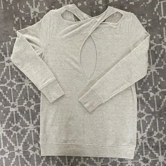 NWOT Athleta S Heather Grey Oversized Sweater Cross Twist Open Back So Soft