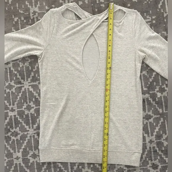 NWOT Athleta S Heather Grey Oversized Sweater Cross Twist Open Back So Soft
