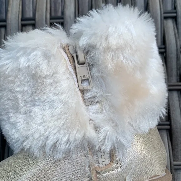 NWOT cynthia rowley girls shimmery gold faux fur boots