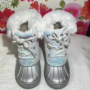NWOT Eva &amp; Zoe kids silver/sparkle boots. Size 10. Fur lining