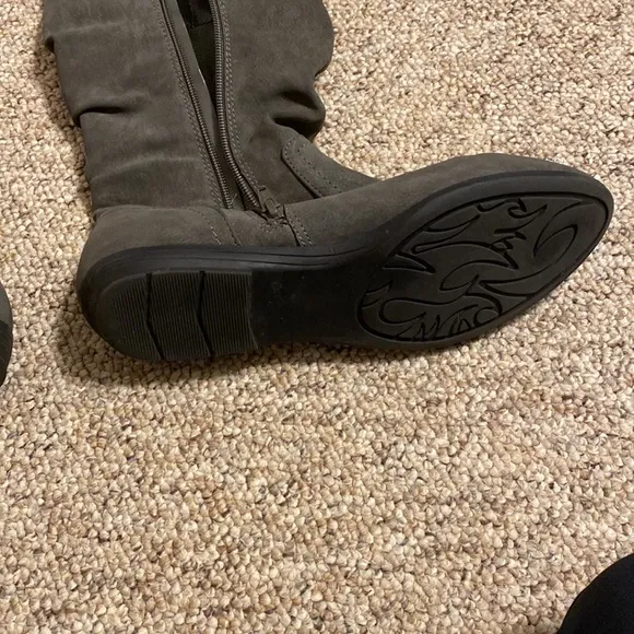 NWOT gray boots