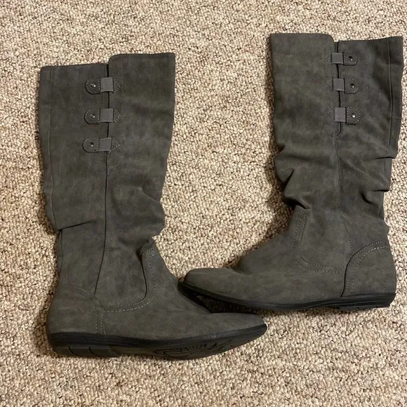 NWOT gray boots