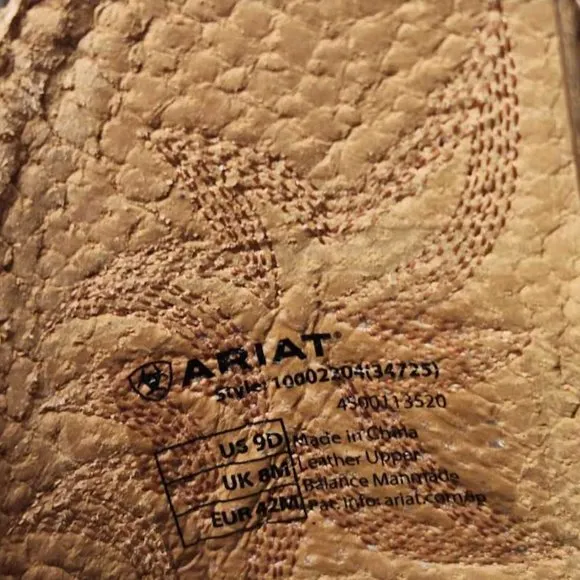 NWOT men's 9 Ariat Heritage R toe western cowboy boot Distressed Brown leather